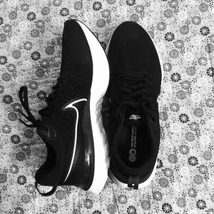 Nike Infinity Shoes Womens 9.5 Black and White